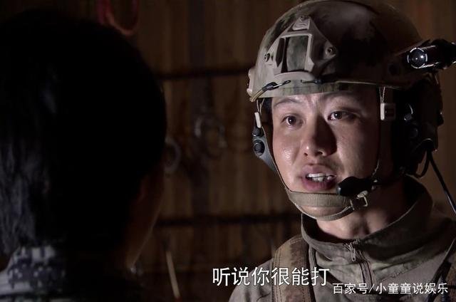 一个特种兵单挑普通女兵不过，二打一，这下有看头了