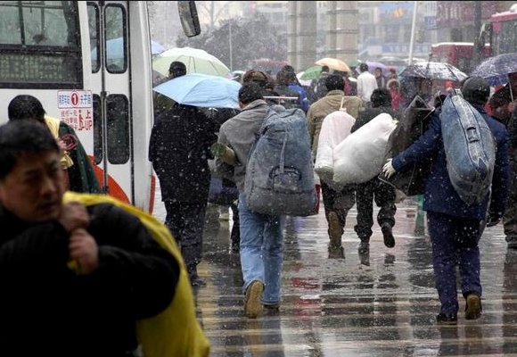 贵州男子外出打工四年，每次回家都借故和儿子住，他为什么要这么做？