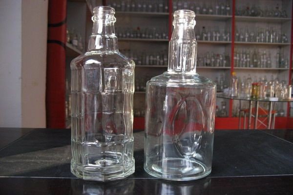 玻璃瓶碎了,一地小碎渣,怎样清理的最干净不伤人?