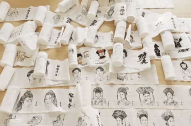 甘肃一女教师在卫生纸上画抗疫连环画，你觉得老师画的如何？