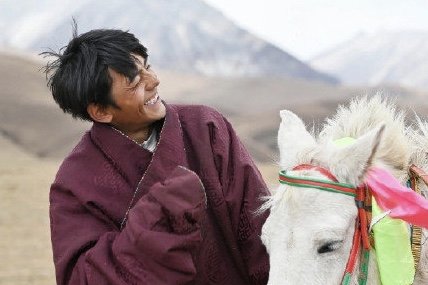 丁真所在博物馆游客不断，丁真为何受到网友追捧？