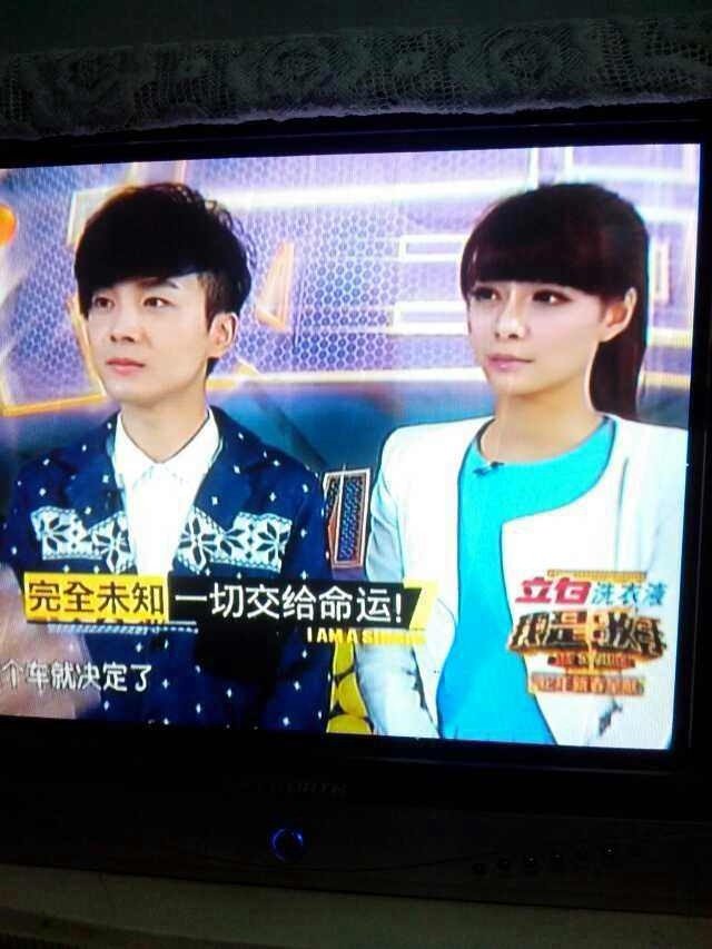 我是歌手第五期新来俩人的经纪人是哪位名嘴？