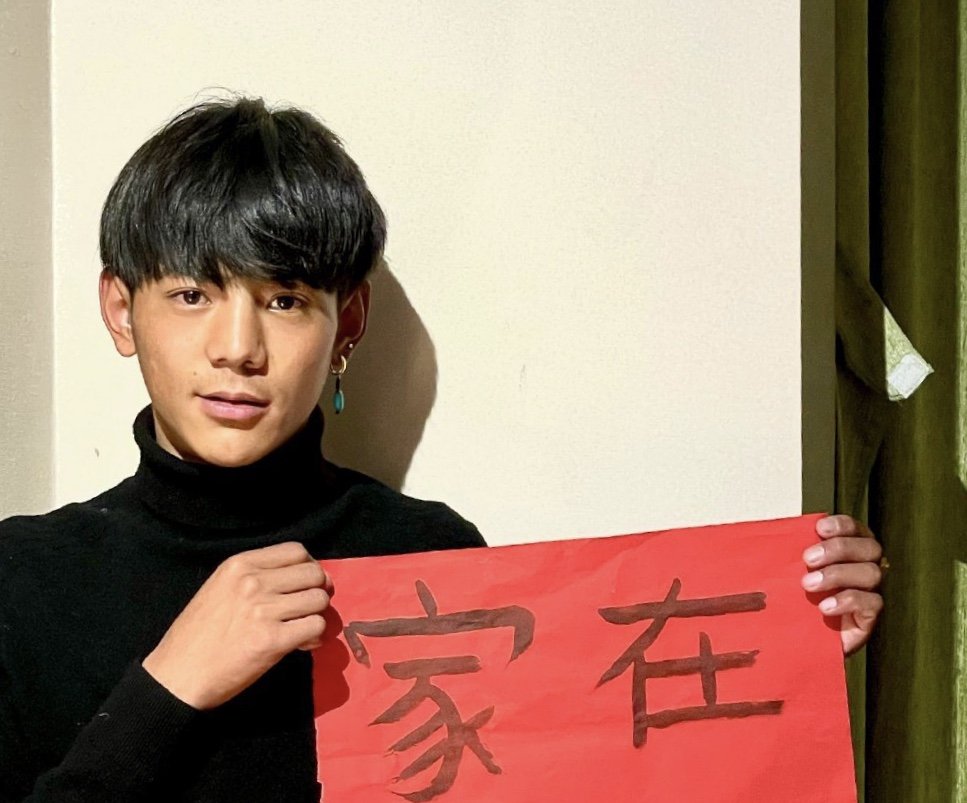 丁真所在博物馆游客不断，丁真为何受到网友追捧？