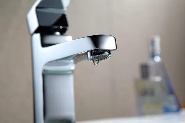 世界每3人有1人无法获得安全饮水，在生活中如何做到节约用水？