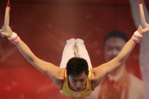 中国第一枚奥运会体操金牌获得者是