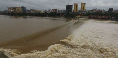 澎湃怎么读