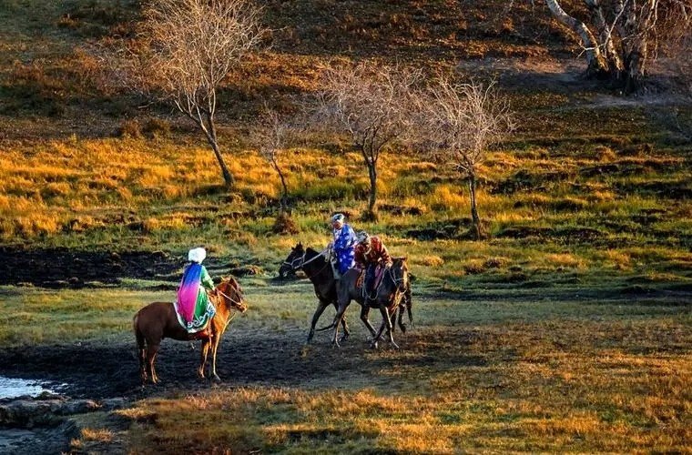 信马由缰是什么意思