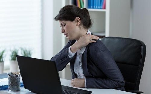 上班长时间一直坐着非常累，多久时间站起来活动一下比较合适？