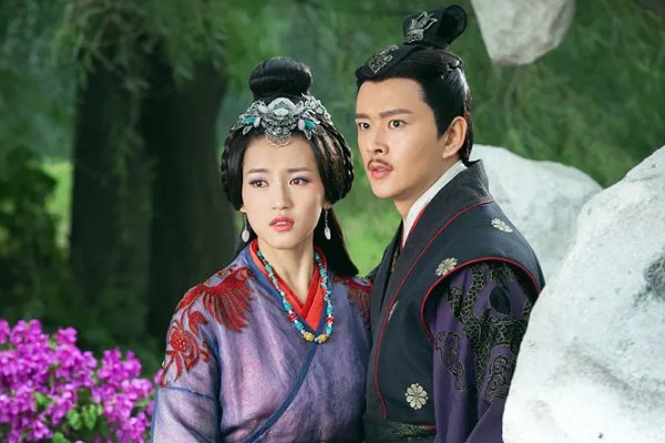 《盗墓笔记》里，那个血尸到底是谁？