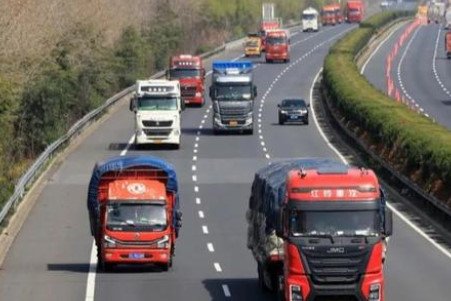 疫情出现之前，中国大约有3千万卡车司机，这个数字在今年发生了什么变化？