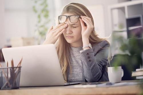 上班长时间一直坐着非常累，多久时间站起来活动一下比较合适？