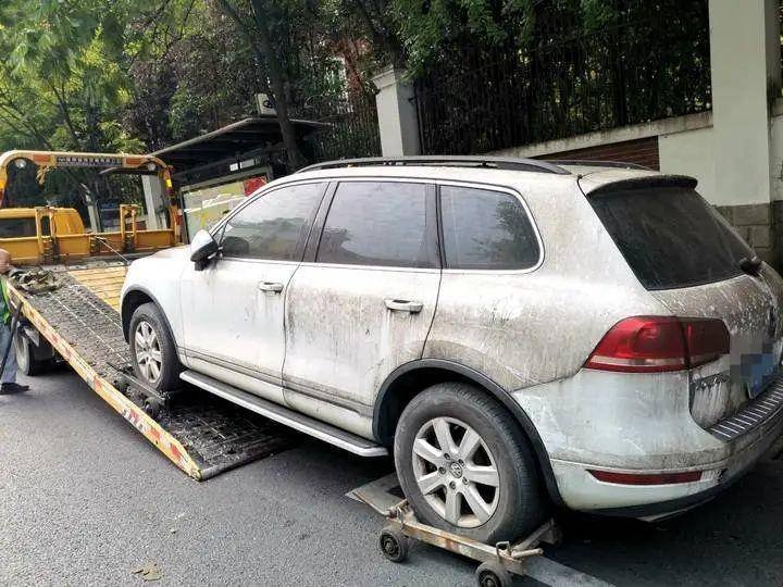 停车两年欠费5万的车主回应了，这究竟是怎么回事？