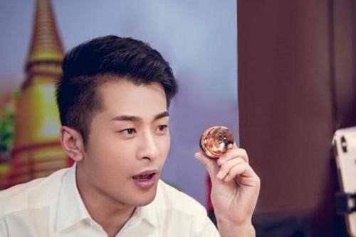 辛巴公司被粉丝拉横幅讨公道，他究竟“害”了多少人？