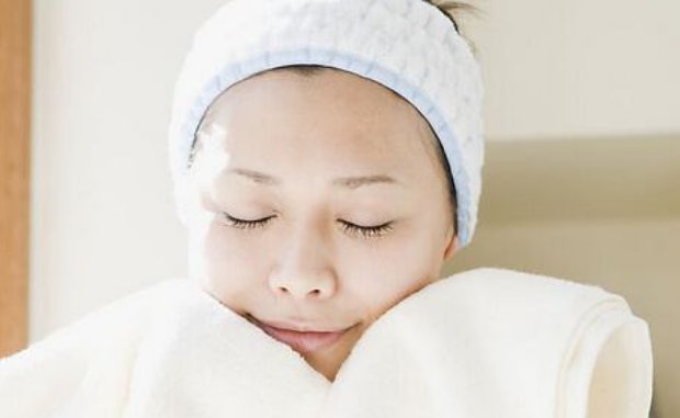 雅漾洁面乳正确用法？免洗意思不需要水洗吗？