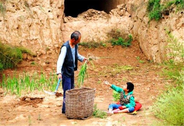 无傻不成村，为何大多数村子会有一两个傻子？老一辈是如何解释的？