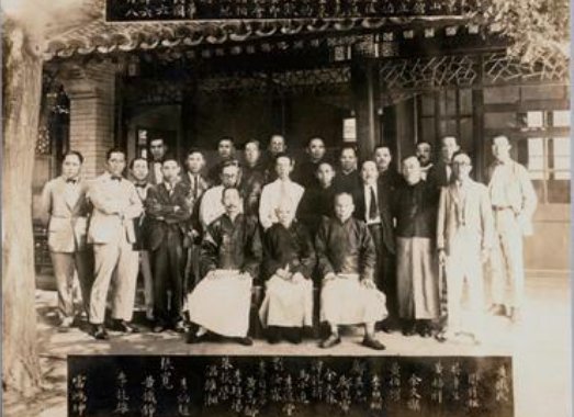 十月围城里的人物有历史原型吗？