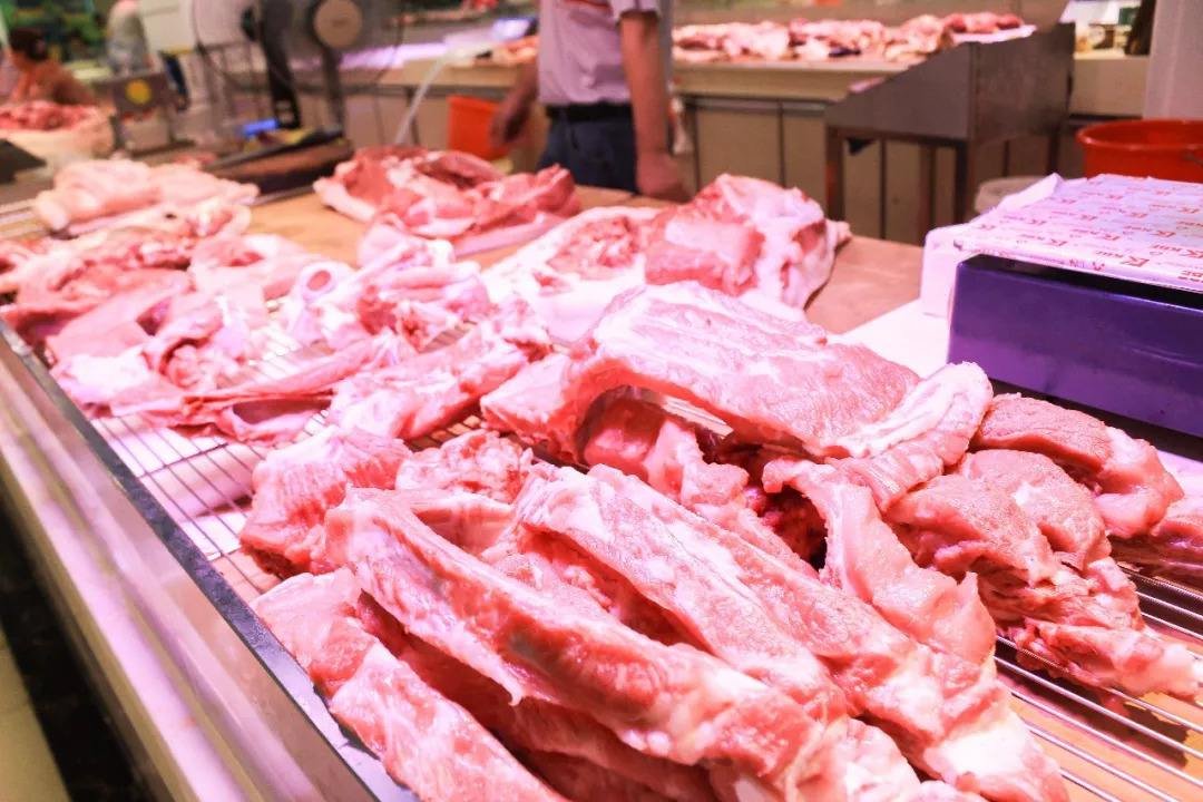 浙江一男子为健身偷掉超市牛肉20公斤，是否构成盗窃罪？