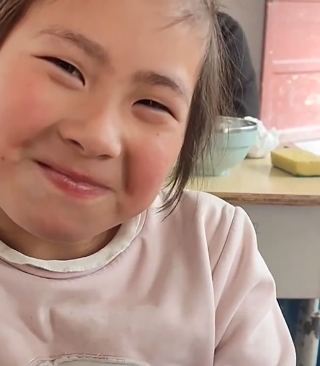 河南女孩打包午餐鸡腿给自己的妈妈真暖心,有个体贴女儿是一种怎样的体验?