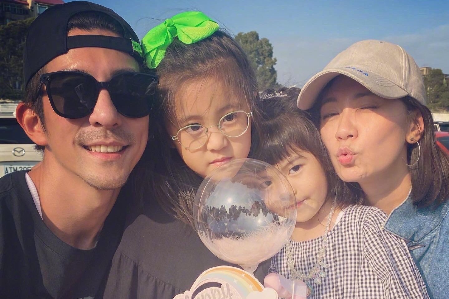 贾静雯化身理发师全家换新发型，她的手艺到底如何？