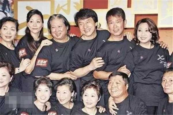 元彪，元华，元秋，元奎，他们是师兄弟姐妹吗？