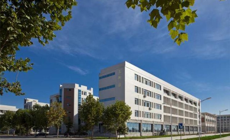 关于河南科技大学男女混住一事,其学校是如何回应的?