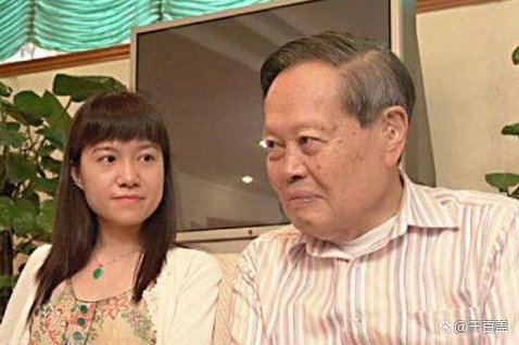 杨振宁为什么叫翁帆的父亲翁先生？