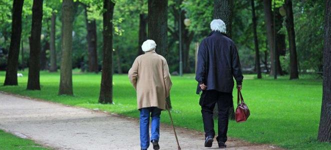 12省份进入中度老龄化,社会人口老龄化会带来哪些影响?