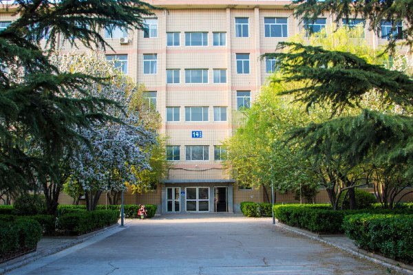 山东理工大学的宿舍条件如何?校区内有哪些生活设施?