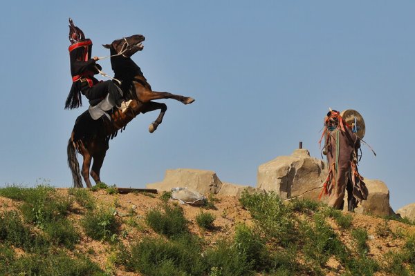 崖多音字吗？能组什么词？