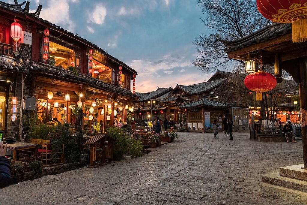 “出城大片”上演，多地高速拥堵，出行选择哪种方式最好？