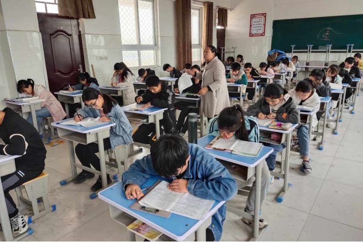 初中怎么查询成绩？