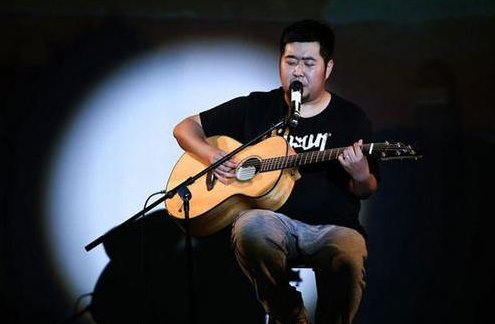 《董小姐》歌词背后的含义是什么？
