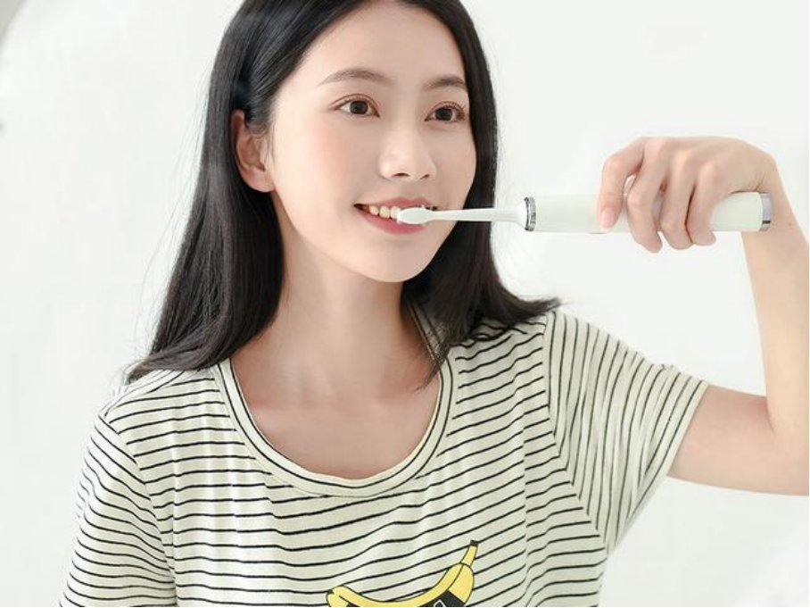 刷牙,用英语怎么说