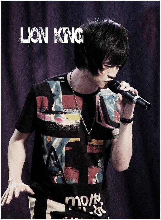 王乃恩为什么总是戴着狗屎的帽子