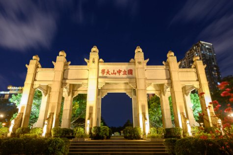 马克龙称赞中国大学生用法语提问