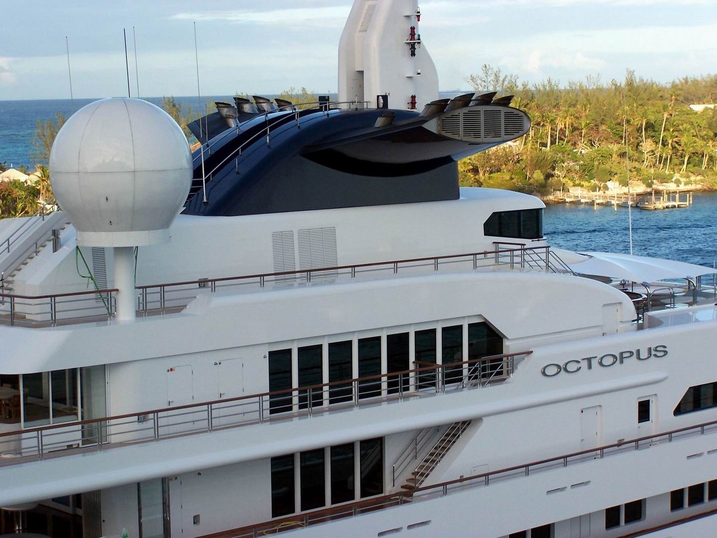 章鱼号游艇的简介