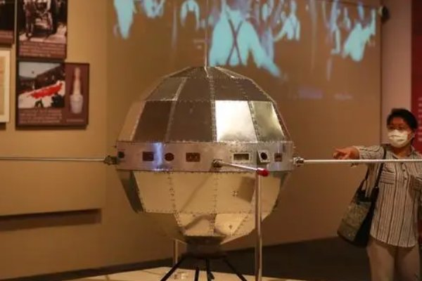 我们常说的两弹一星指的是什么