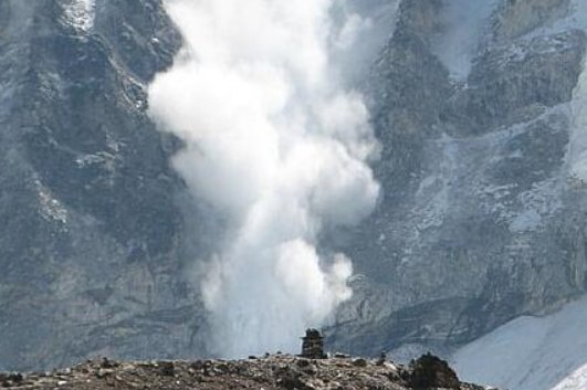 中国登顶珠穆朗玛峰第一人是谁