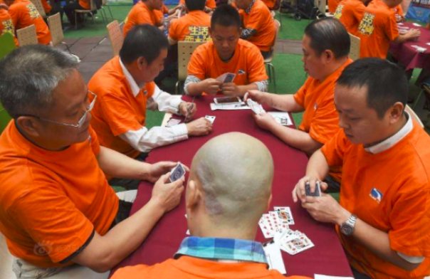 三个人在屋里玩的游戏有什么？