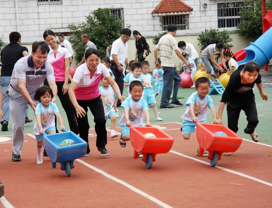 父母经常和孩子进行亲子活动，对孩子的成长有哪些好处呢？