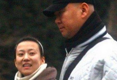 郭冬临妻子的近照曝光,二人年龄相差20岁,他的妻子是谁?