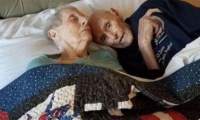 一对96岁的恩爱夫妻相伴71年在同一天离世吗？