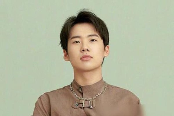 郭麒麟称“我开跑车怎么了”引热议，为啥他开个跑车也能引大家热议？