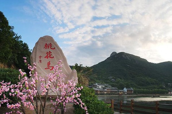 浙江发生一起命案致两人死亡，嫌犯在哪被警方找到？