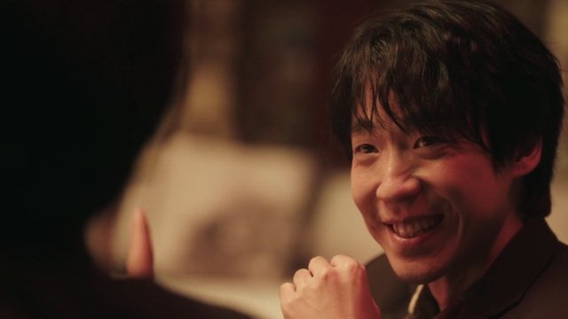 《扫黑风暴》这部热播剧中,徐英子咬桌角是什么意思?