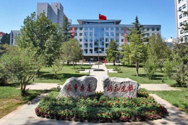 山东青年政治学院校址在哪里
