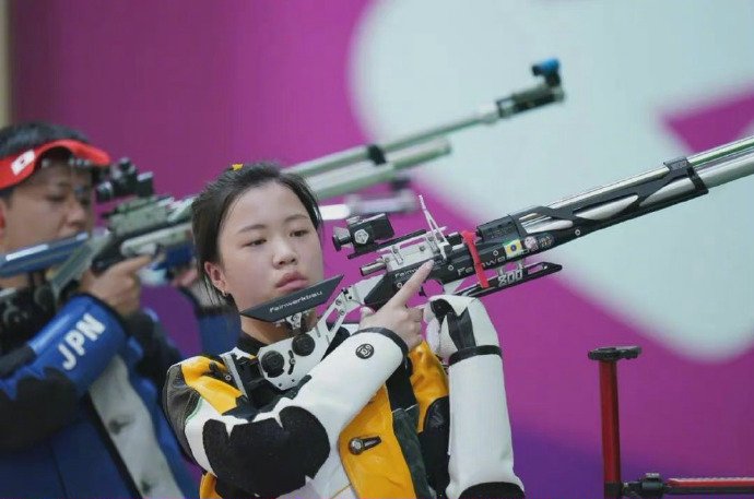 杨倩获清华大学1.5万元奖学金，她能获奖学金的原因是什么？