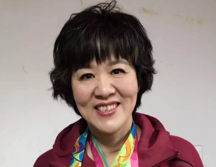 郎平卸任后意外曝光退休薪资，难怪刘国梁如此豪横，受人喜爱，有多少钱？