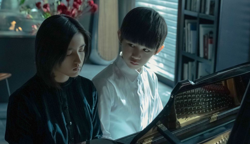 电影《秘密访客》口碑冰火两重天遭受质疑，张子枫票房灵药不灵了吗？