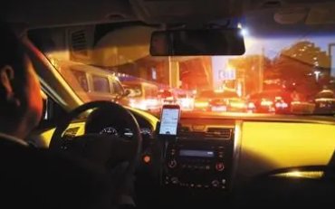 杭州一网约车撞多辆车，造成此次事故的原因是什么？